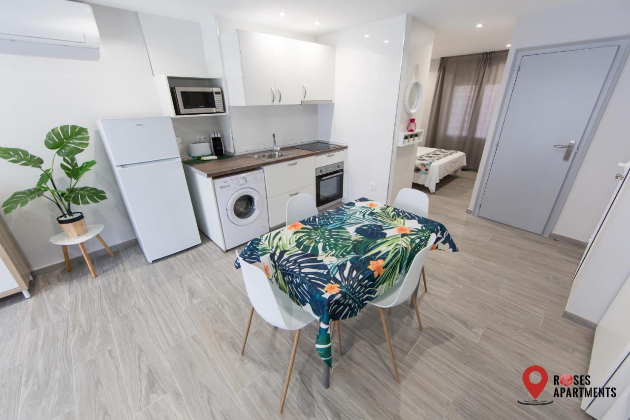 Roses Apartments Tropical Loft Vista Mar Lateral 외부 사진